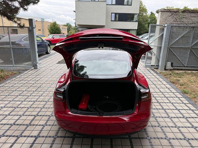 Tesla Model 3 Long Range AWD - fotka 35 z 40