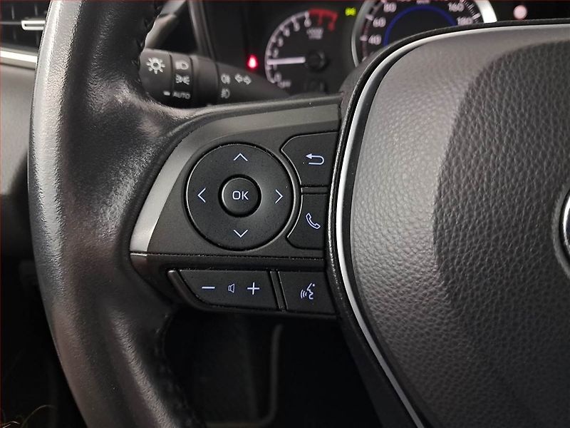 Toyota Corolla (2022) Active 2.0 Hybrid - fotka 22 z 25