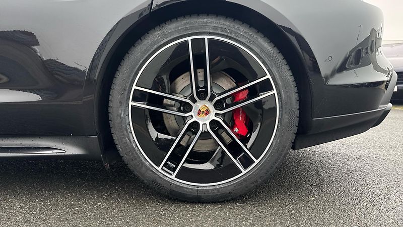 Porsche Taycan (2025) 4S Sport Tursimo 4S - fotka 13 z 30