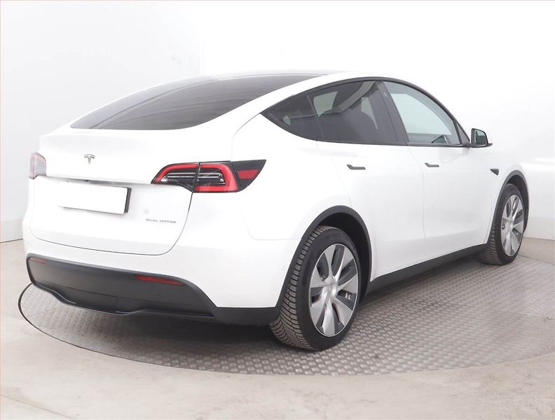 Tesla Model Y (2022) Long Range AWD 79kWh, SoH 90% - fotka 5 z 22