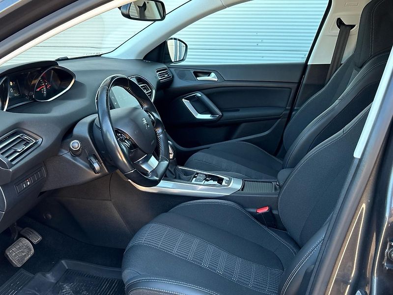 Peugeot 308 (2018) Allure 1.6 BlueHDi EAT6 - fotka 6 z 41