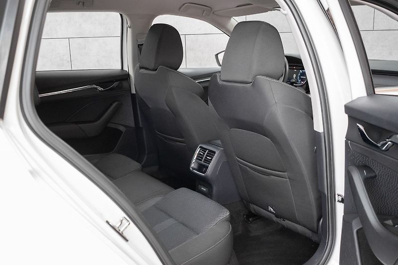 Škoda Octavia 2.0 TDI STYLE*KESSY*DPH*ČR 1.M - fotka 13 z 38