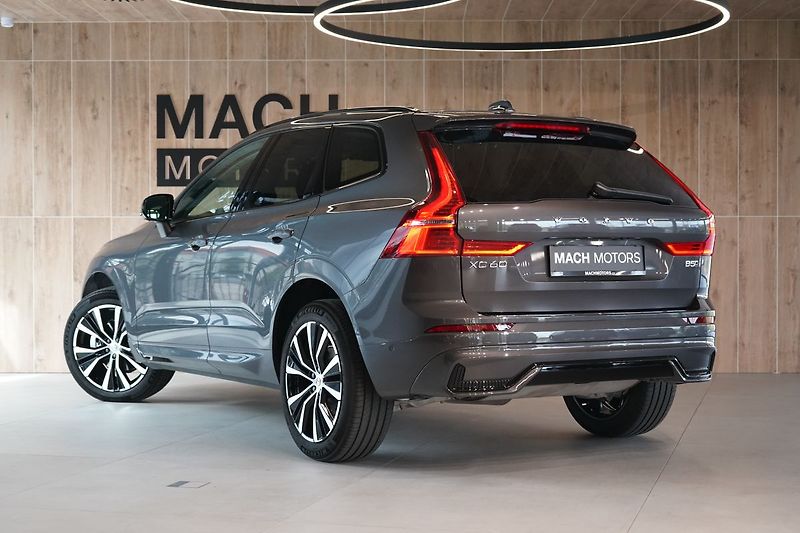 Volvo XC60 B5 AWD Plus Dark, Ventilace - fotka 12 z 46