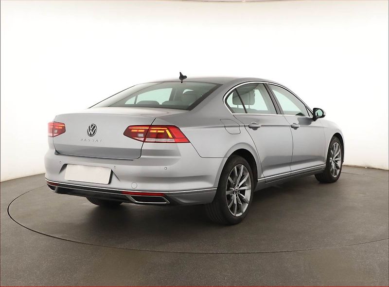 Volkswagen Passat (2022) Elegance 2.0 TDI - fotka 5 z 21