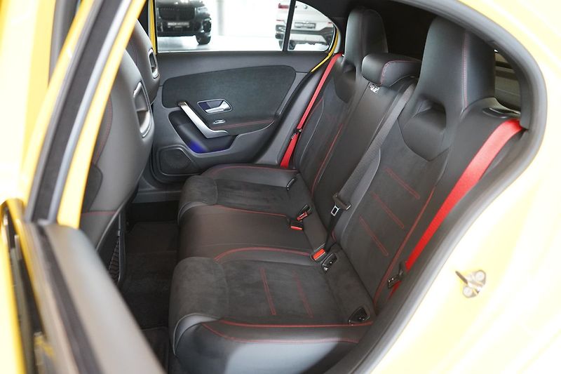 Mercedes-Benz Třídy A 35 AMG 4MATIC, AERO, Kamera - fotka 42 z 44