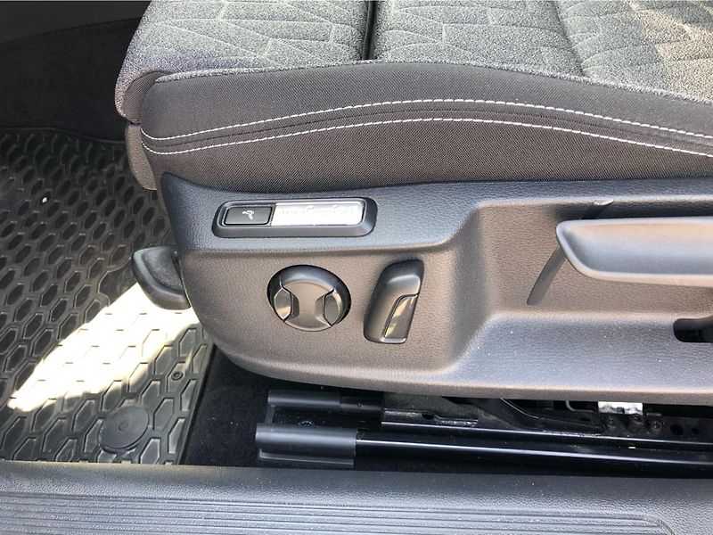 Volkswagen Passat Variant 2.0 TDi DSG 7st. Busin - fotka 29 z 30