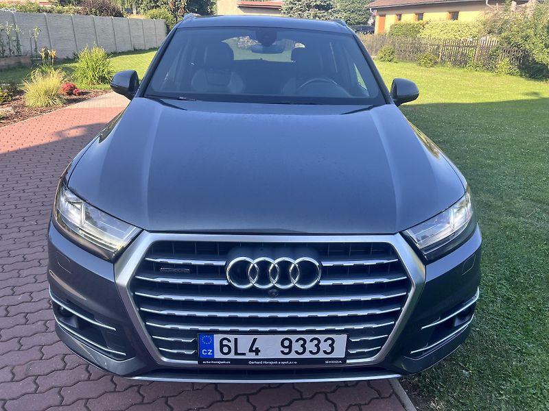 Audi Q7 3.0TDI 200KW,S-LINE,VZDUCH,TZ - fotka 2 z 52
