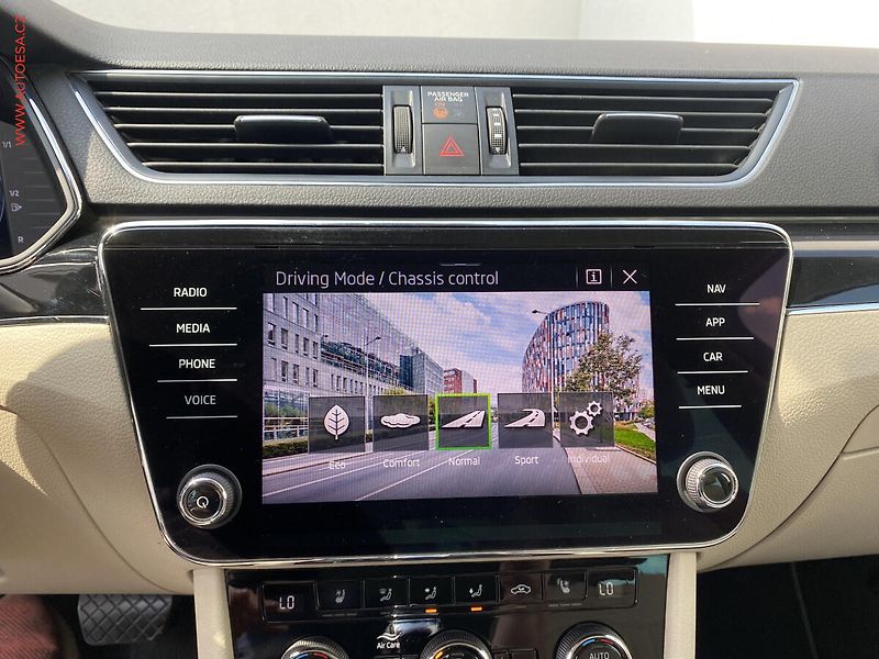 Škoda Superb (2022) 2.0 TDi, ČR, L&K, DSG, LED - fotka 20 z 20