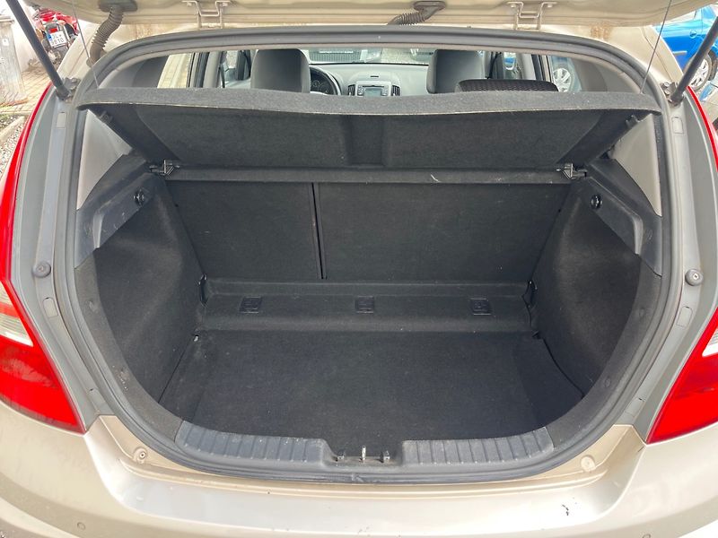 Hyundai i30 (2008) 1.6 CRDI - fotka 11 z 19