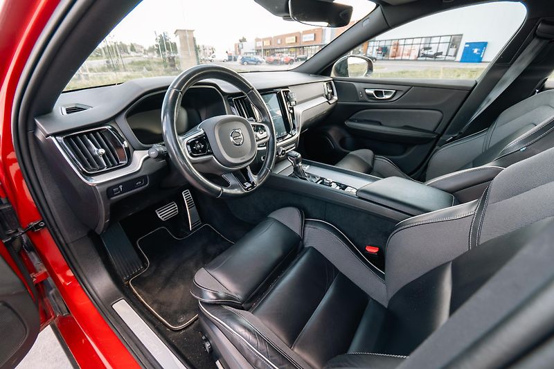 Volvo S60 (2019) T5, R design - fotka 6 z 7