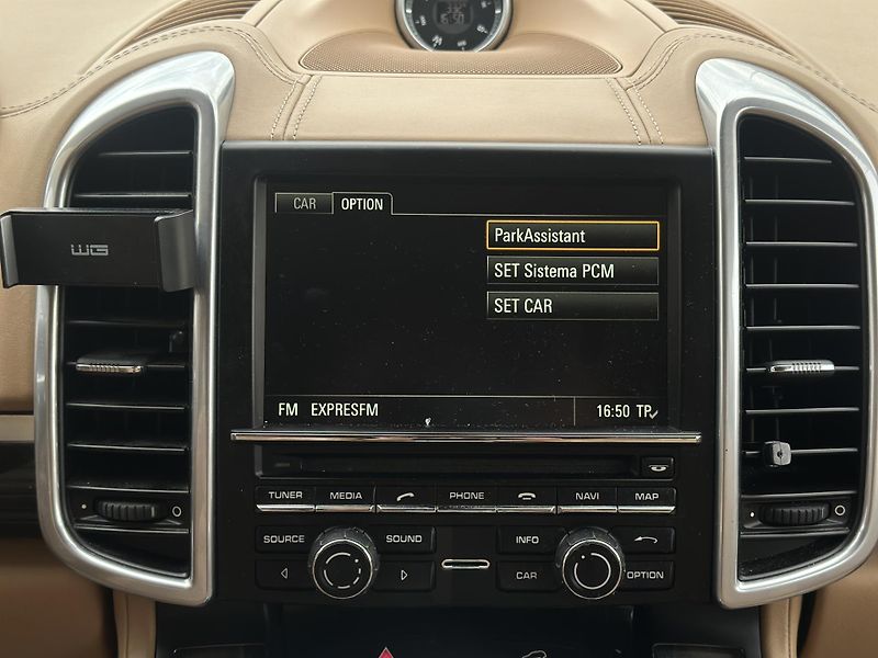 Porsche Cayenne (2016) Porsche Cayenne 2016 - fotka 15 z 19