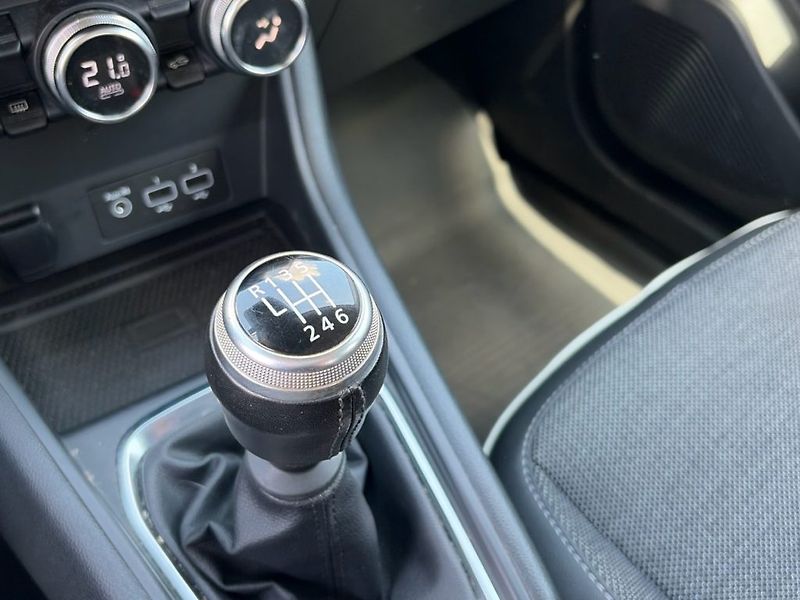 Renault Captur (2021) 1,0 TCe INTENSE - fotka 17 z 22