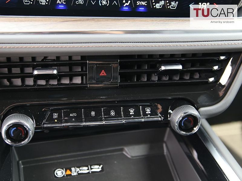 Chevrolet Suburban 6,2 V8 High Country - fotka 32 z 51