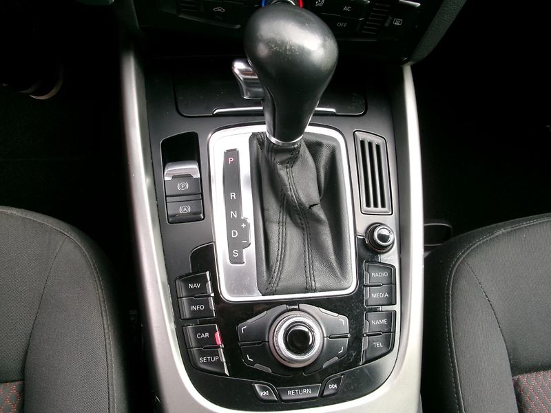 Audi Q5 (2009) 3,0TDI QUATTRO AC NAVI - fotka 23 z 28