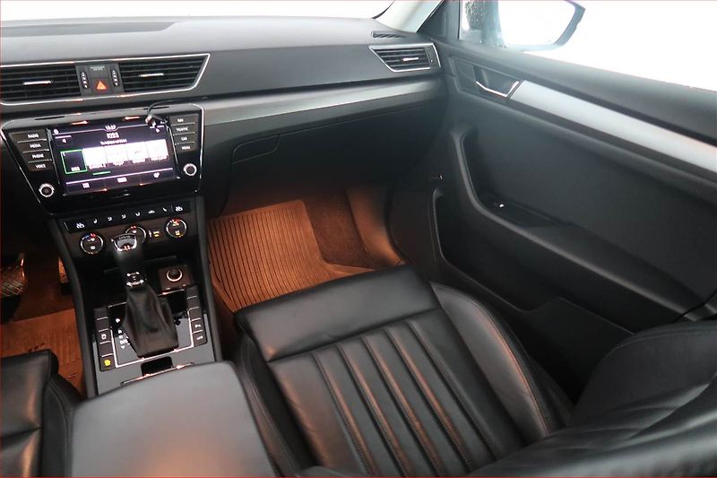 Škoda Superb (2016) Style 2.0 TDI, Automat, Kůže - fotka 8 z 23