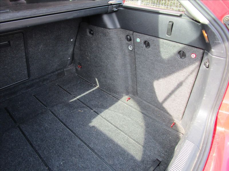 Škoda Octavia Combi 1.9TDi Ambiente, Klima - fotka 35 z 41