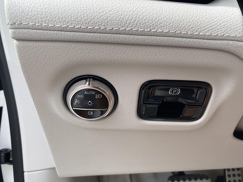 Mercedes-Benz EQE EQE 500 4MATIC ElectricArt - fotka 23 z 26