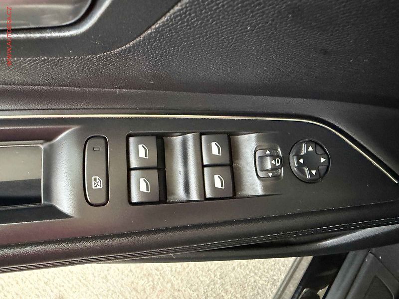Peugeot 3008 (2023) 1.2PT, Allure, AT, LED, TZ - fotka 11 z 18