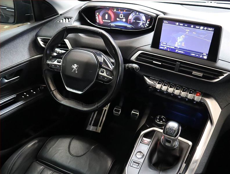 Peugeot 5008 (2019) PureTech 130, 7 míst - fotka 7 z 25