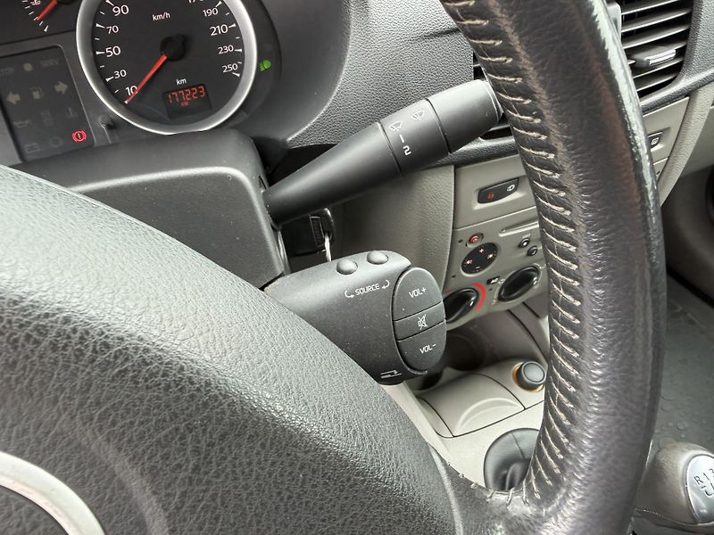 Renault Thalia 1,2i/55kW - KLIMA,ABS,... - fotka 16 z 57