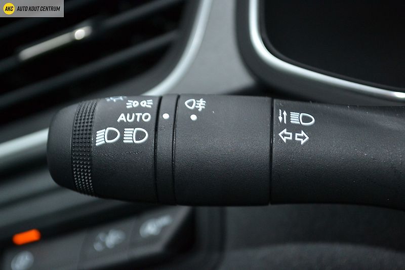 Renault Captur techno mild hybrid 140 - fotka 46 z 52