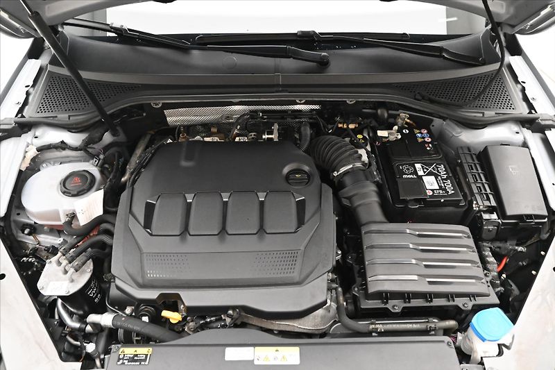 Volkswagen Passat 2,0 TDI 110 kW DSG Business Zá - fotka 9 z 32