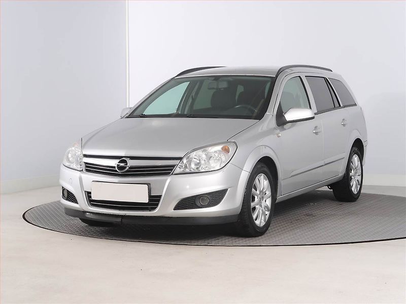 Opel Astra (2009) 1.7 CDTI, po STK, Tažné - fotka 2 z 16