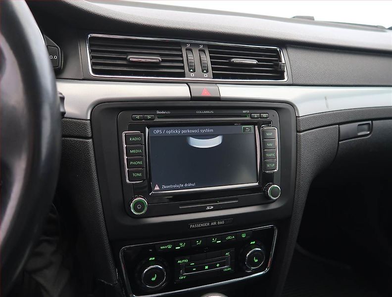 Škoda Superb (2008) 2.0 TDI, Serv.kniha, Xenony - fotka 16 z 20