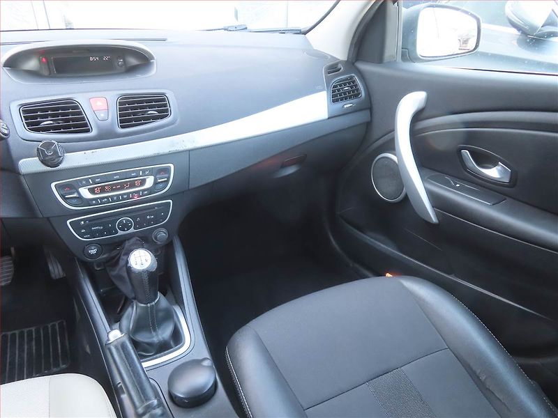Renault Fluence (2010) 1.6 16V, po STK, jezdí dobře - fotka 8 z 17