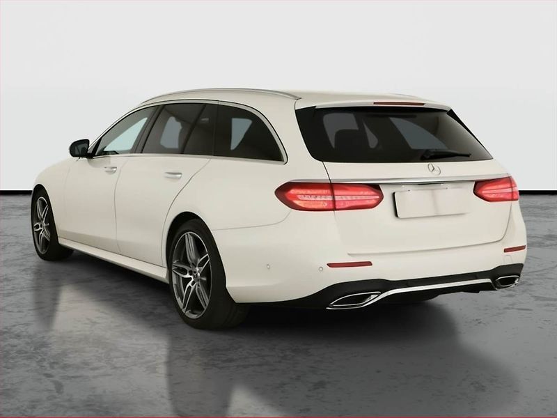 Mercedes-Benz Třídy E (2018) E 220 d 4MATIC - fotka 4 z 21