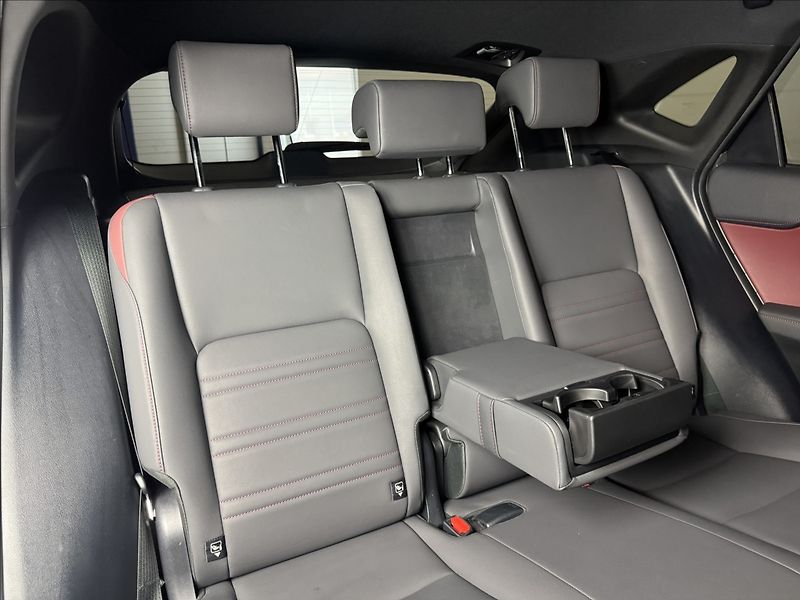 Lexus NX 300h 2,5   Hybrid Luxury LED Assist - fotka 15 z 47