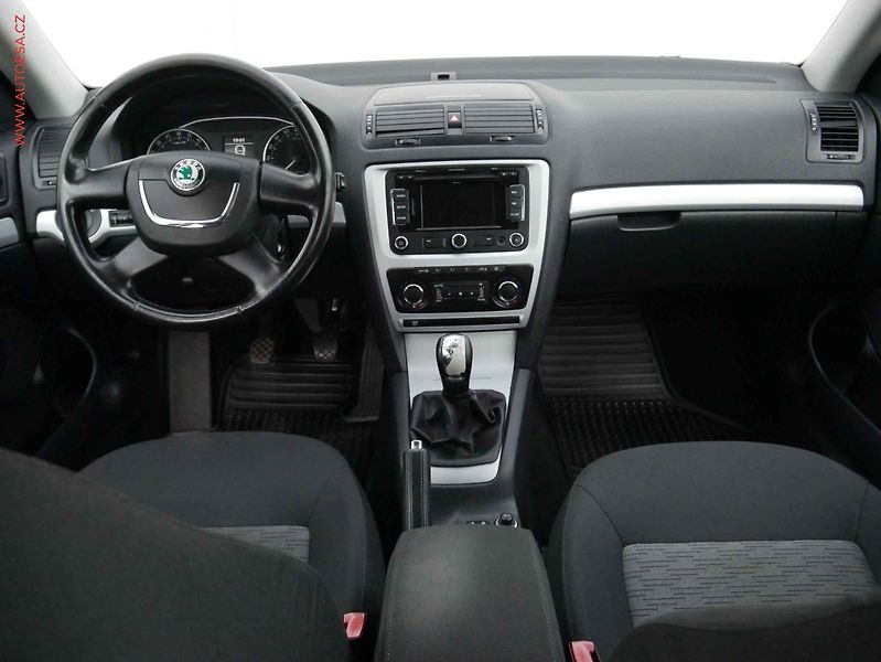 Škoda Octavia (2010) 2.0TDi, AC, tempo, park.čidla - fotka 8 z 15