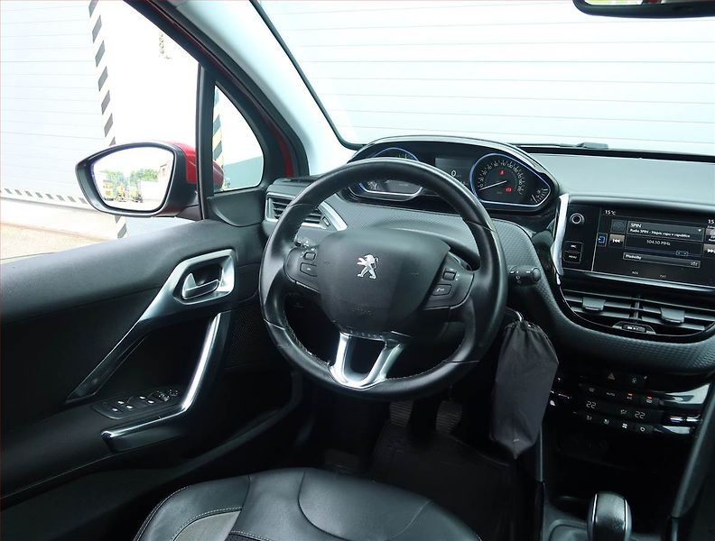 Peugeot 2008 (2016) 1.6 BlueHDi, Serv.kniha - fotka 7 z 20