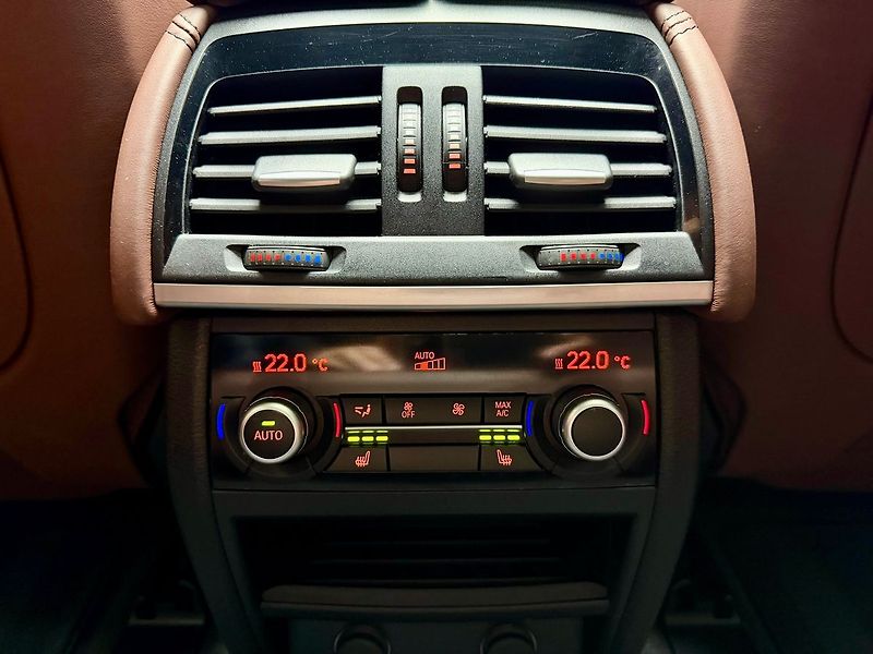 BMW X5 423KW INDIVIDUAL, PANORAMA, HU - fotka 27 z 30