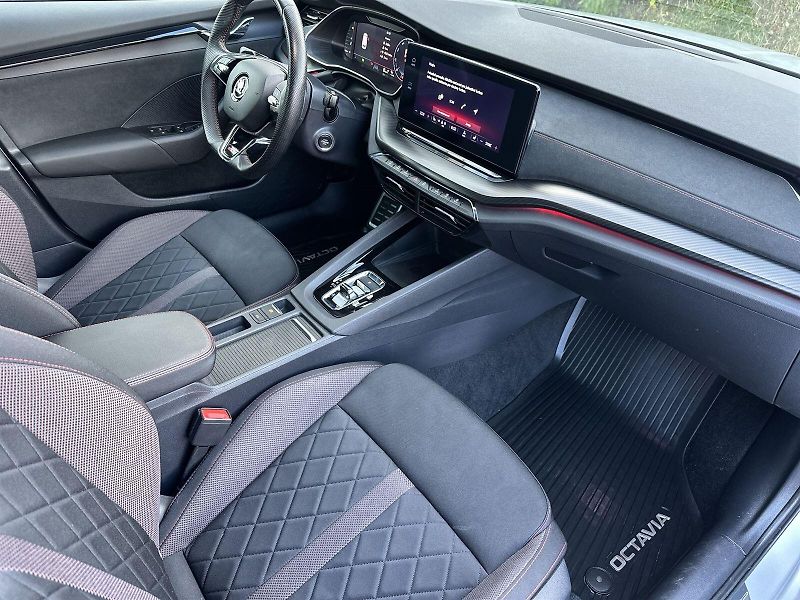 Škoda Octavia (2023) Combi 2.0 TDI DSG RS - fotka 10 z 35