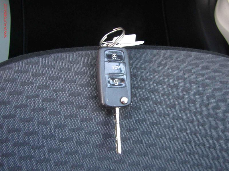 Škoda Fabia (2012) 1.6 TDi, AC, temp - fotka 15 z 16