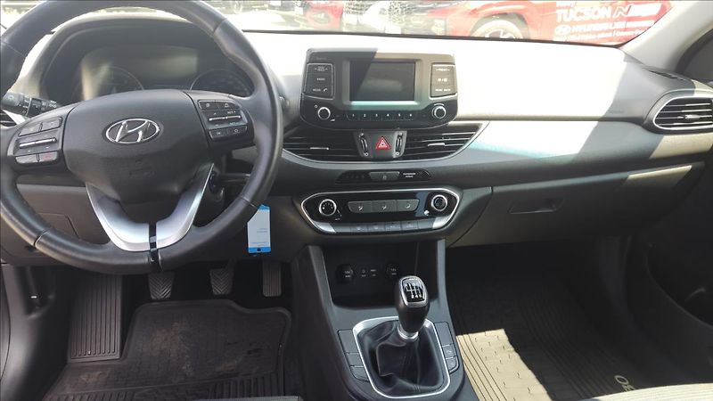 Hyundai i30 1,0 T-GDI TRIKOLOR COMFORT - fotka 7 z 17