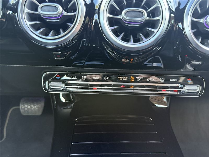 Mercedes-Benz CLA 180d - fotka 16 z 23