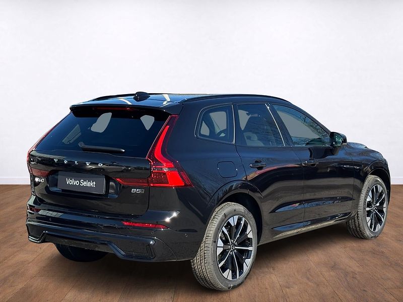 Volvo XC60 (2026) PLUS B5, 360°, Harman, Matrix - fotka 4 z 21