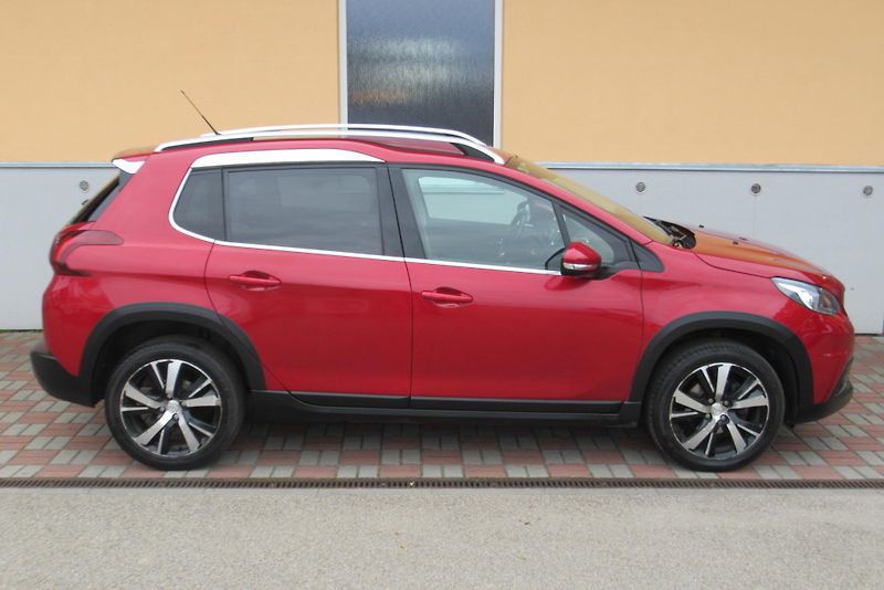Peugeot 2008 1.2 PureTech AUT. KLIMA - fotka 3 z 25