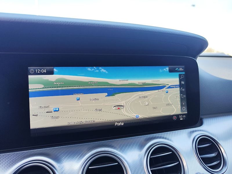 Mercedes-Benz Třídy E E220d/143kW 4MATIC All-Terrain - fotka 19 z 37