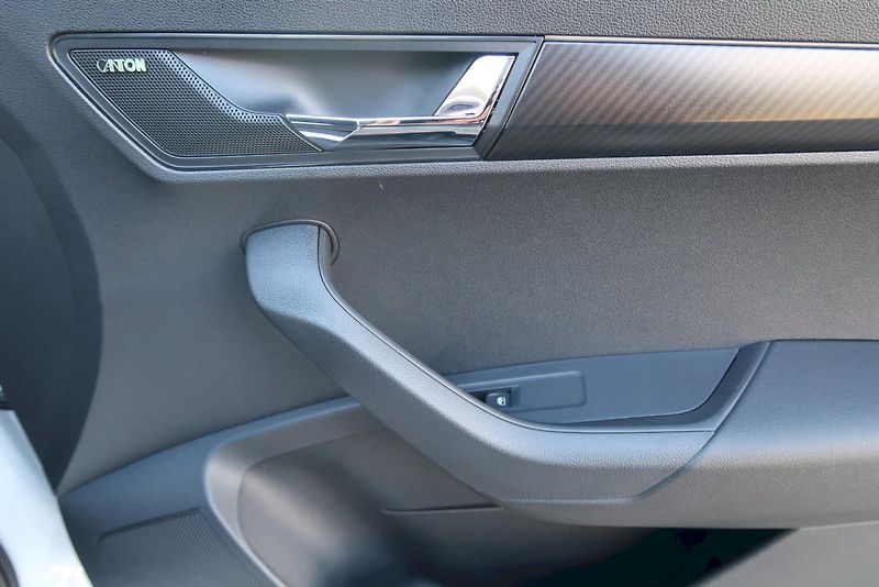 Škoda Karoq (2025) SportLine 2,0 TDi/110 kW 4X4DS - fotka 17 z 32