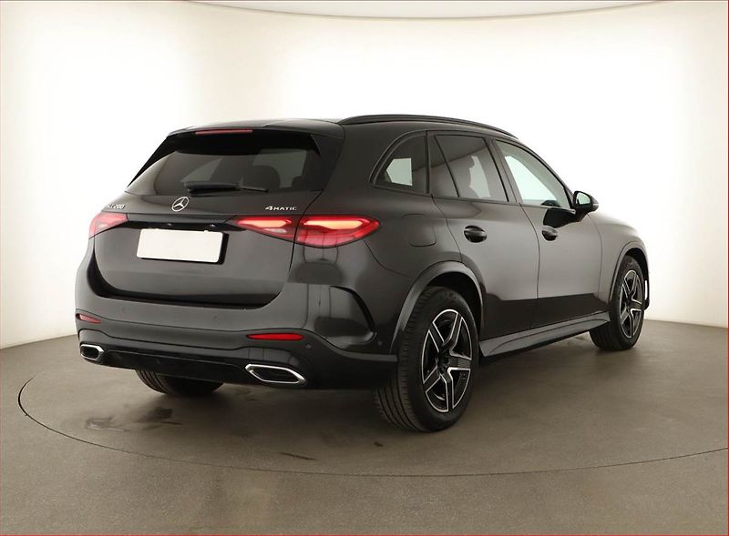 Mercedes-Benz GLC (2022) 200 4MATIC, Kamera, Paměť - fotka 5 z 21
