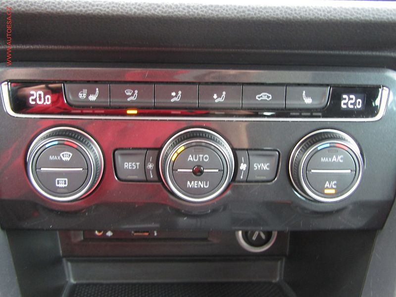 Volkswagen Tiguan (2016) 2.0 TDi, Highline, LED, panor - fotka 14 z 15