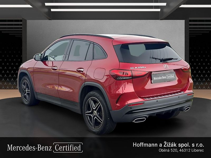 Mercedes-Benz GLA 250 e AMG s PLUG-IN HYBRIDNÍ T - fotka 7 z 25