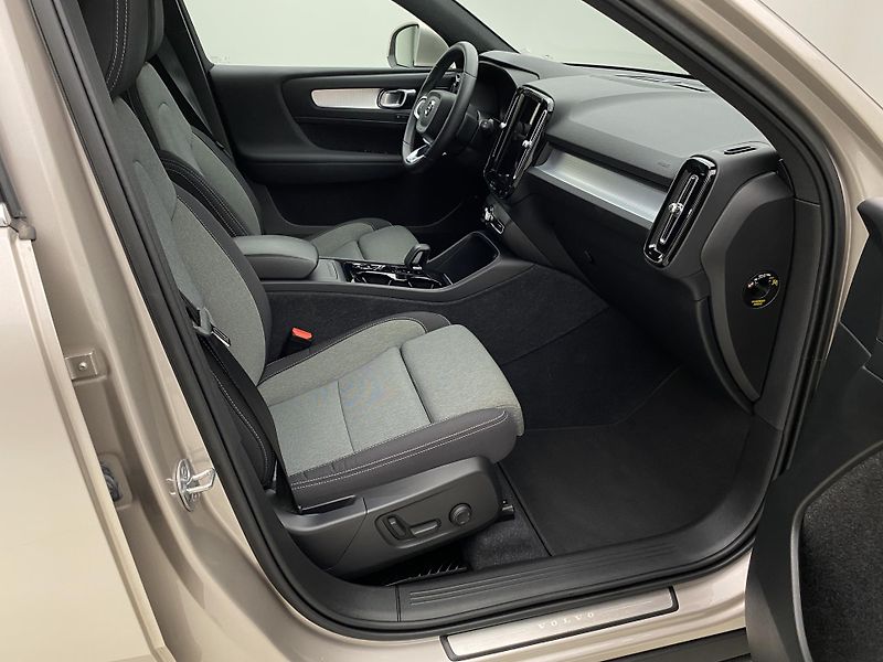 Volvo XC40 B4 BRIGHT PLUS AUT CZ - fotka 24 z 56