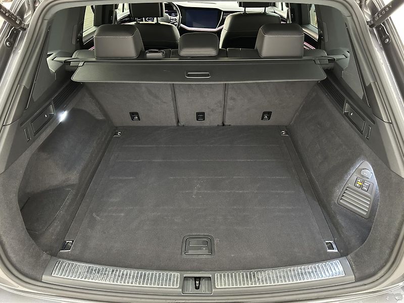 Volkswagen Touareg 3.0 TSI 4x4 R-Line - fotka 29 z 34