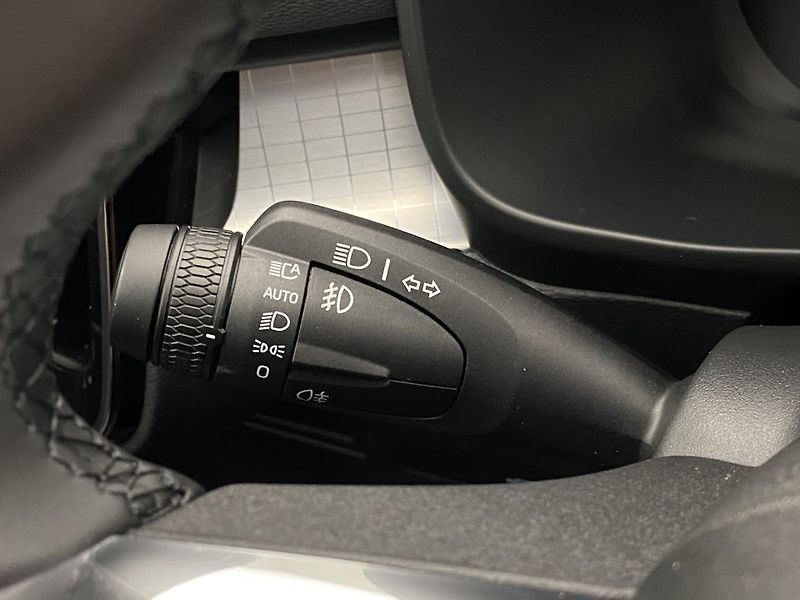 Volvo XC40 (2026) B3 AUT DARK PLUS - fotka 29 z 59