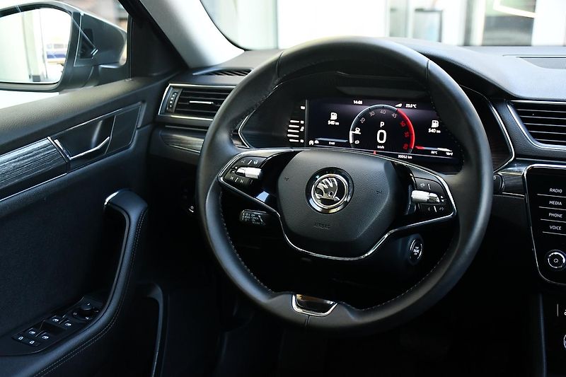 Škoda Superb 2.0TDi 147kW STYLE  NTOP TAŽNÉ - fotka 7 z 45