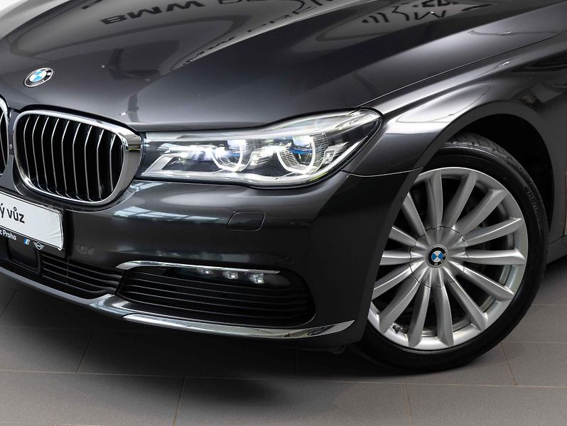 BMW Řada 7 740d xDrive - fotka 8 z 22